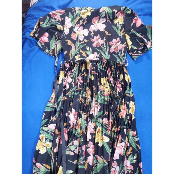 Pretty Little Thing floral pleated midi Dress Hotsell Size 8  NEW - Picture 5 of 16